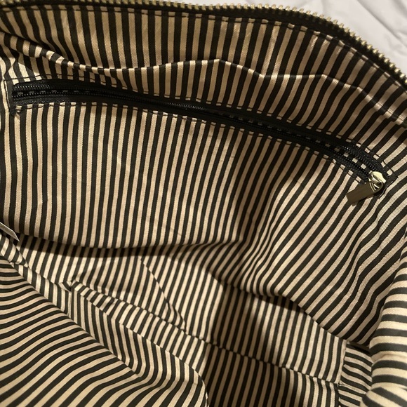 NWT Toiletry case - Picture 7 of 11